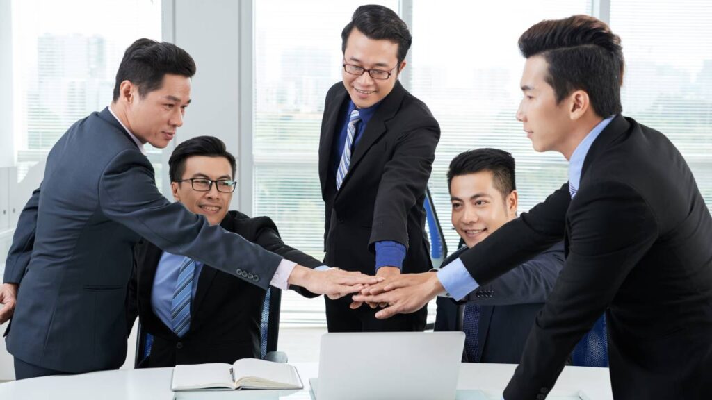 perbedaan koperasi dengan badan usaha lain